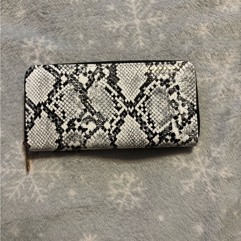 Elegant Black and White Snake Print Wallet
